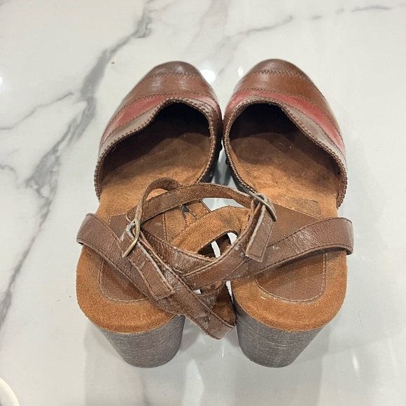 Lower East Side Brown Leather Wooden Mules Heeled Clogs with Red Accents - Picture 4 of 5